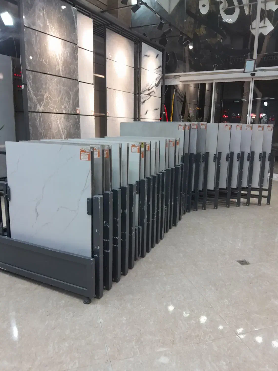 فروشگاه کاشی و سرامیک و اسلب|مصالح و تجهیزات ساختمان|شاهینشهر, شهرک گلدیس|دیوار