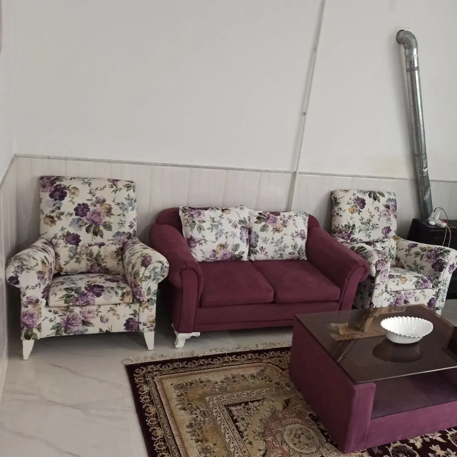 مبل ۷ نفره با میز فروش فوری|مبلمان خانگی و میز عسلی|قم, شهر قائم|دیوار