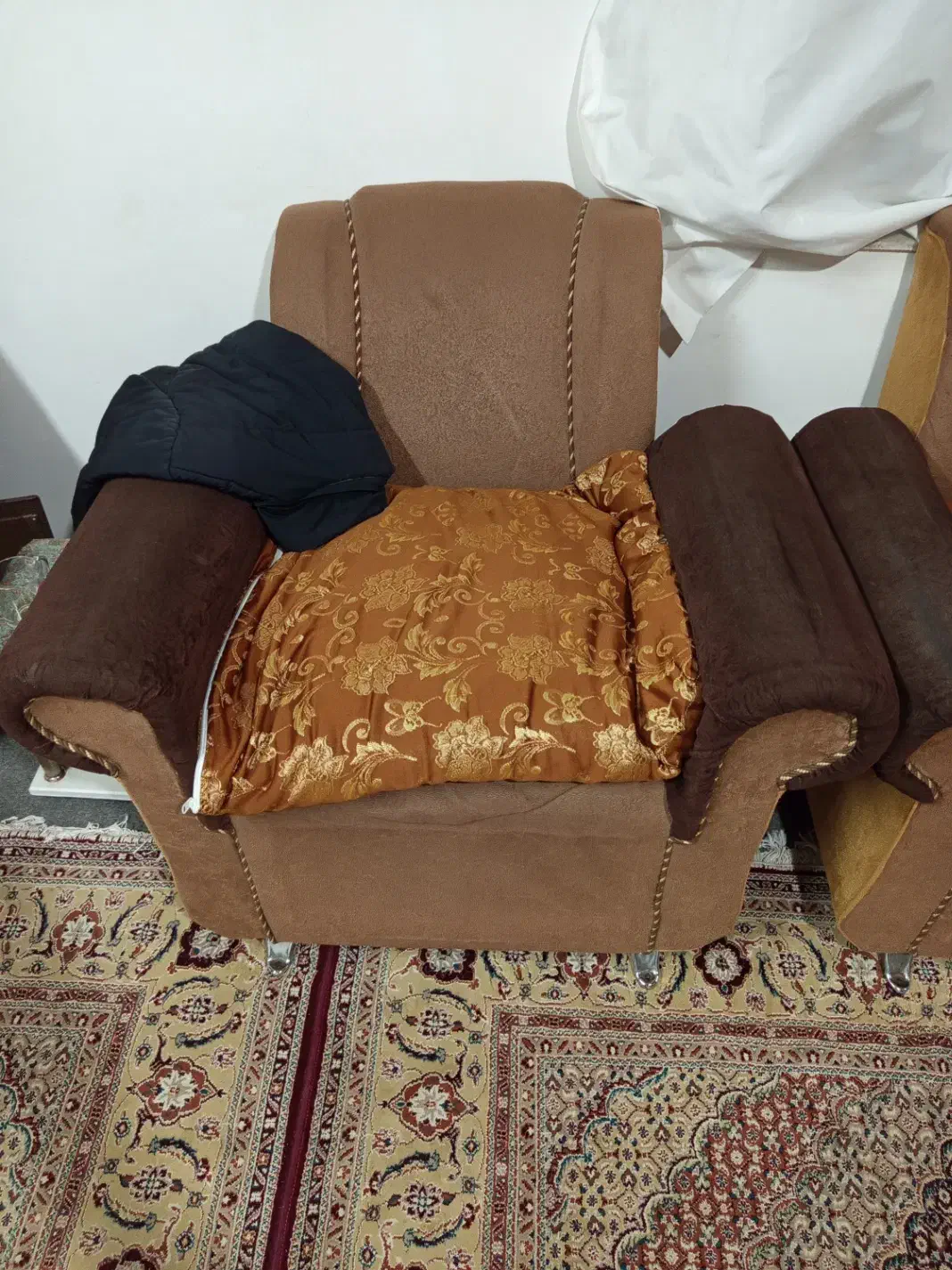 دوعدد مبل|مبلمان خانگی و میز عسلی|تالش, هشتپر|دیوار