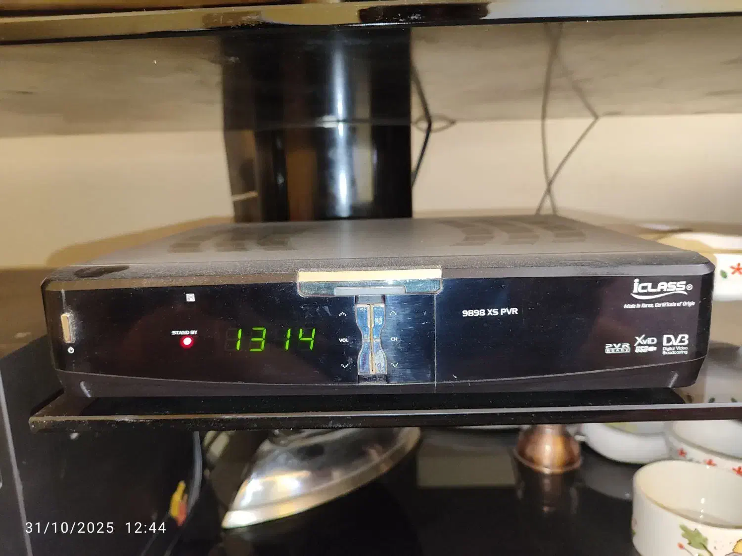 تلویزیون سامسونگ ومیز تلویزیون و|تلویزیون و پروژکتور|اصفهان, کوی شهید کشوری|دیوار