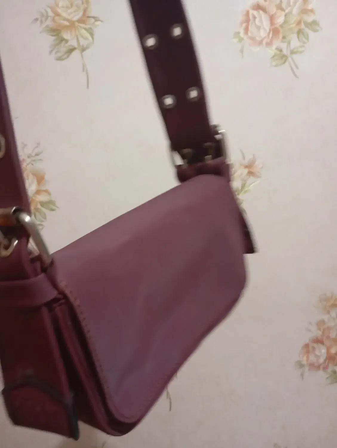 کیف و کفش|کیف، کفش، کمربند|رشت, شهریاران|دیوار