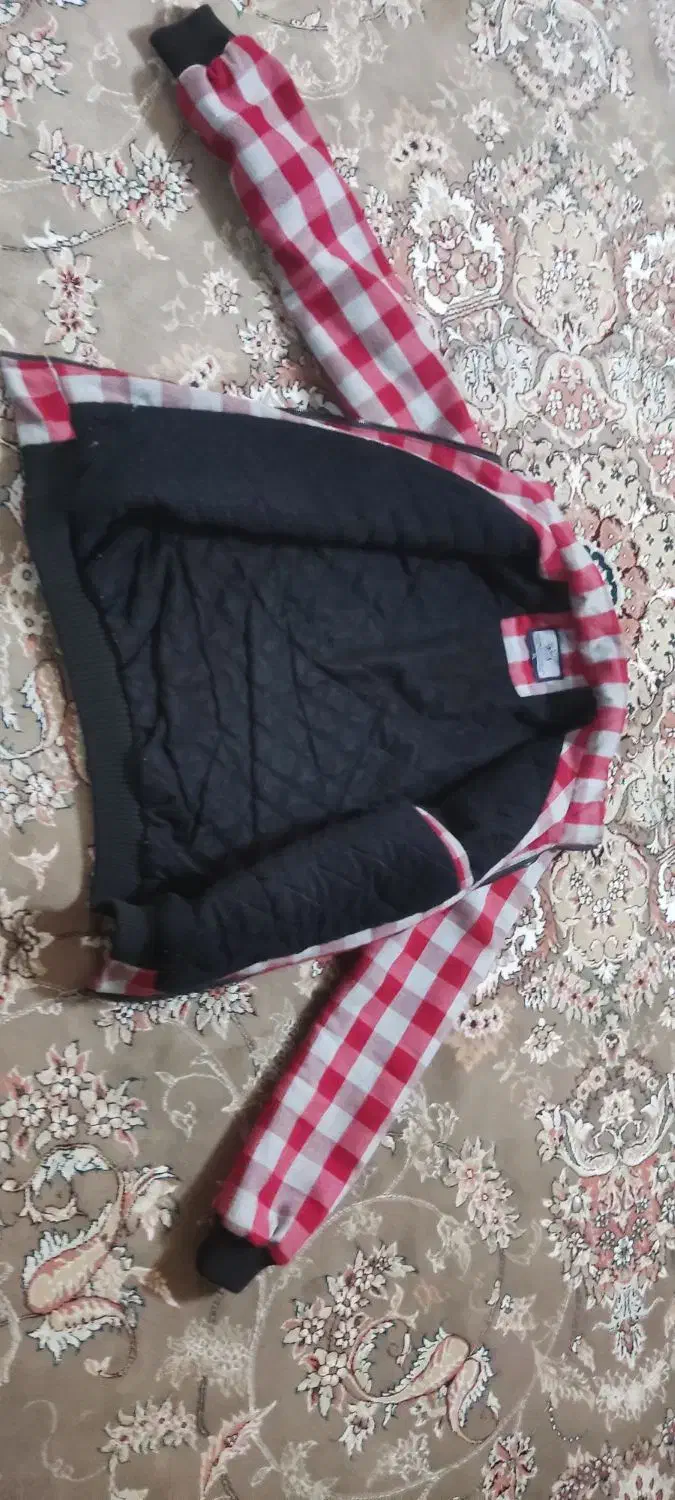 سوشرت اسپرت|لباس|رباطکریم, رباطکریم|دیوار