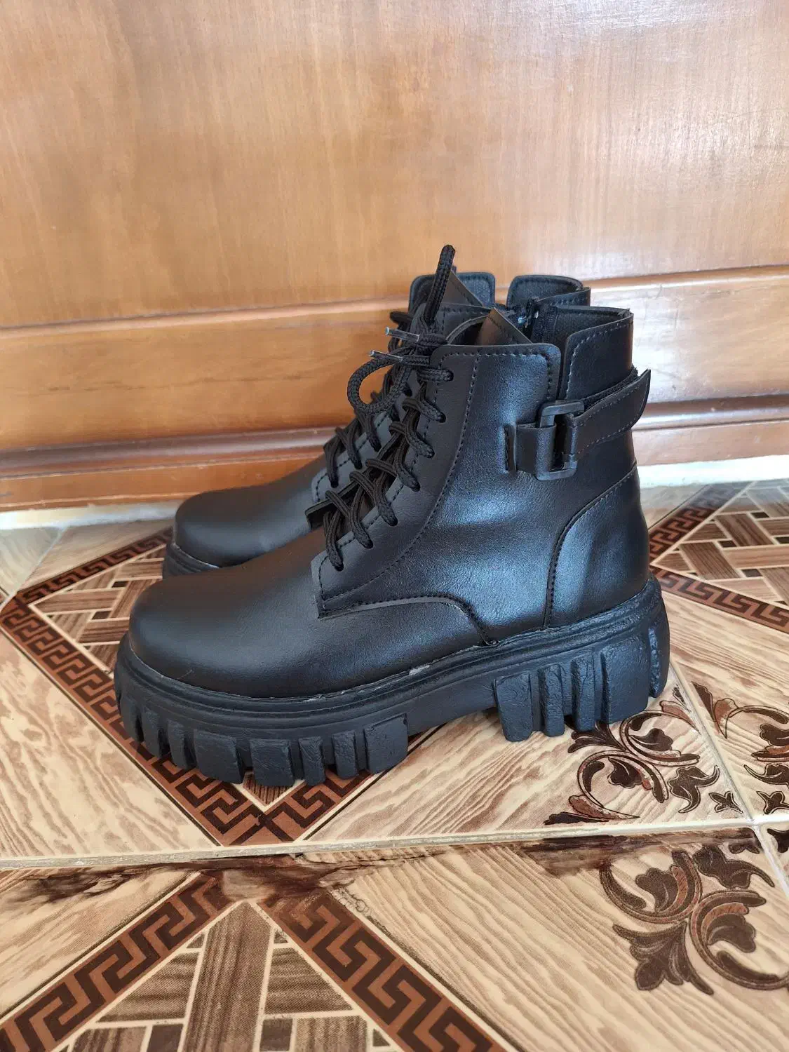 بوت|کیف، کفش، کمربند|زنجان, |دیوار