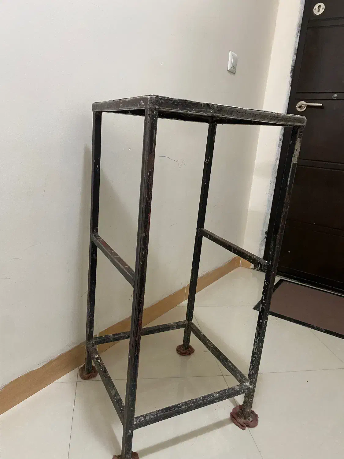 چهار پایه فلزی مستحکم ارتفاع ۹۰ سانت|صندلی و نیمکت|کرمان, |دیوار