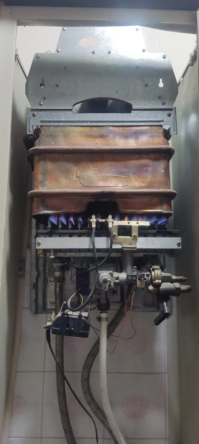 سرویس و تعمیر آبگرمکن گازی و برقی بخاری|آبگرمکن، پکیج، شوفاژ|ایرانشهر, |دیوار