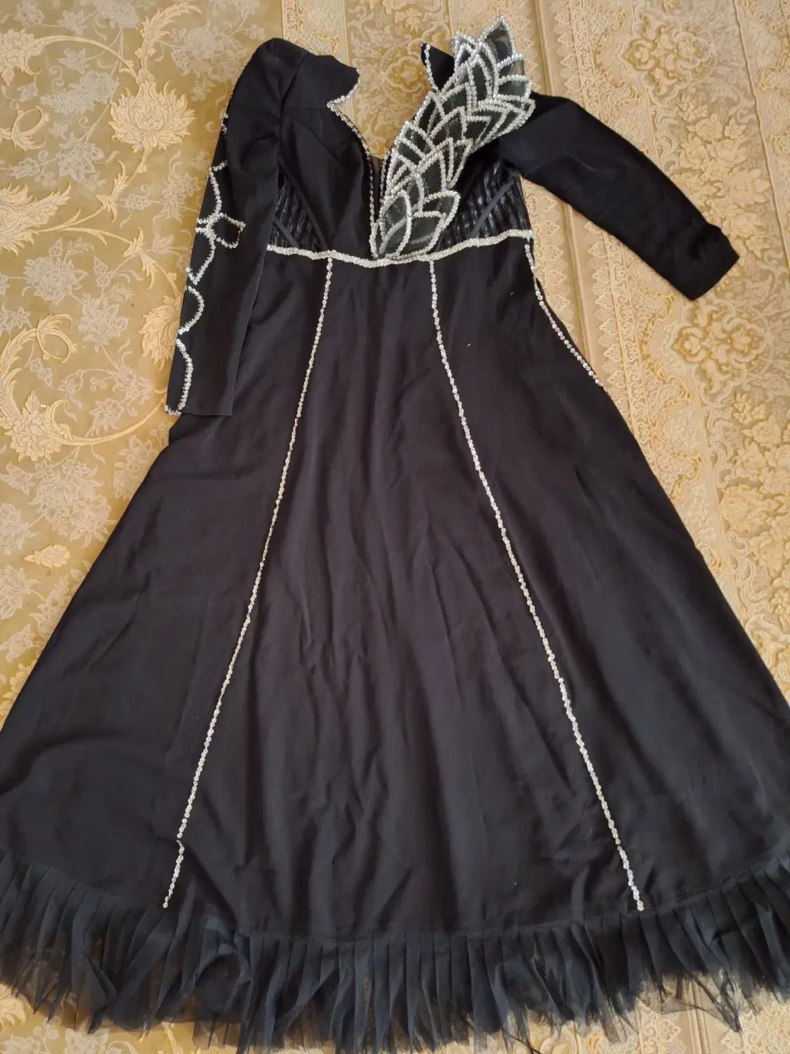 لباس مجلسی|لباس|نیشابور, گنبد سبز|دیوار