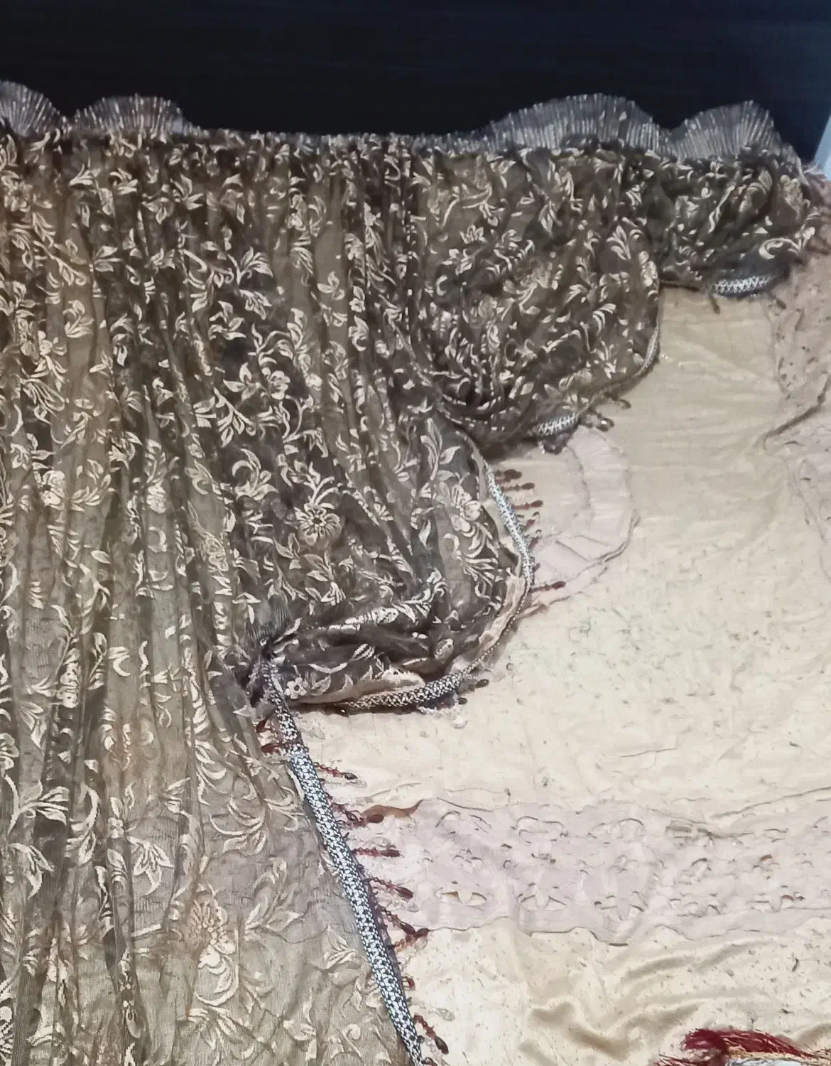 تعدادی پرده|پرده، رانر، رومیزی|اقبالیه, |دیوار