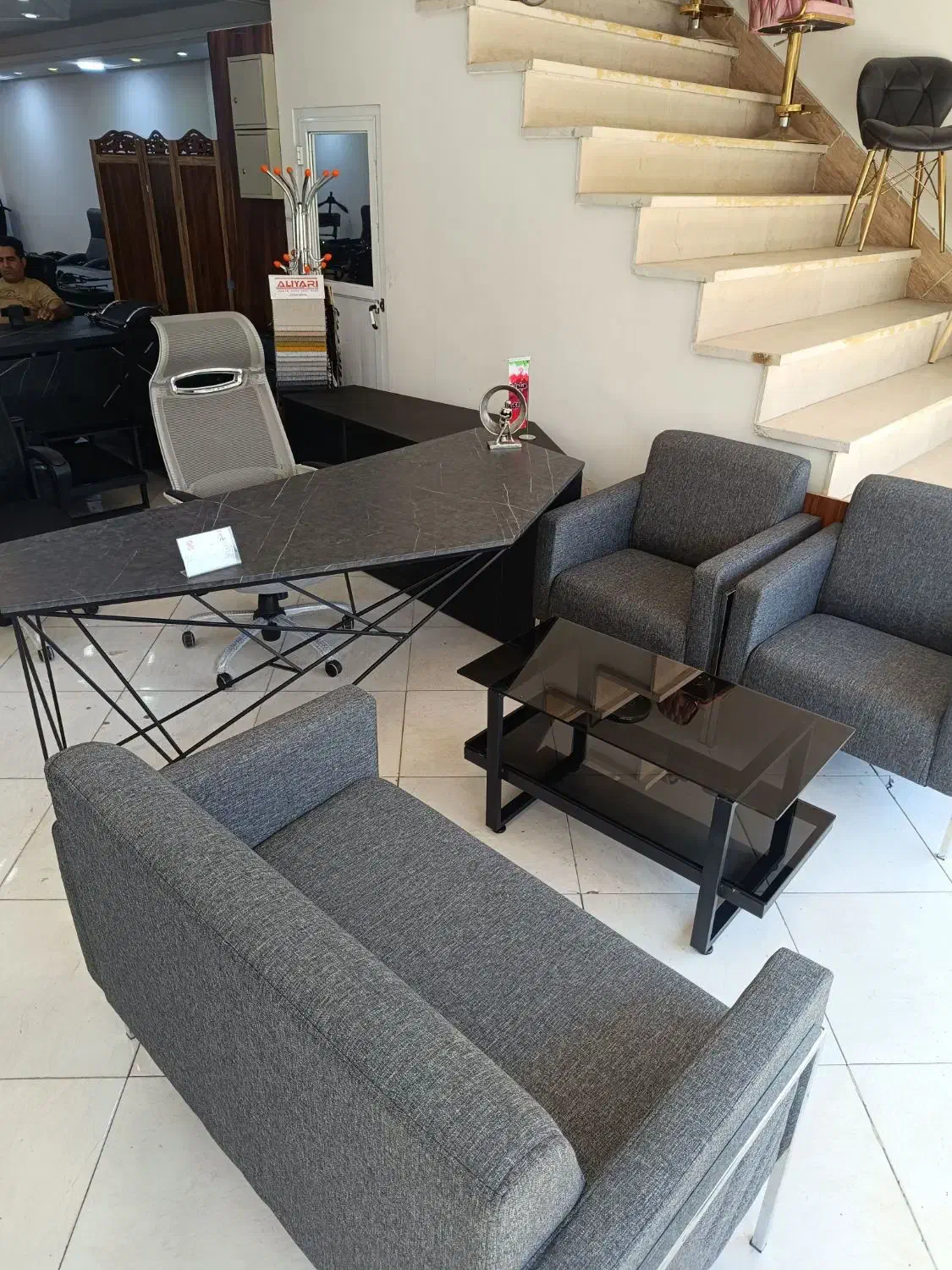 نیمست مبلمان اداری/میز تخصصی/زیرپایی/سطل زباله|دفتر کار|سنندج, |دیوار