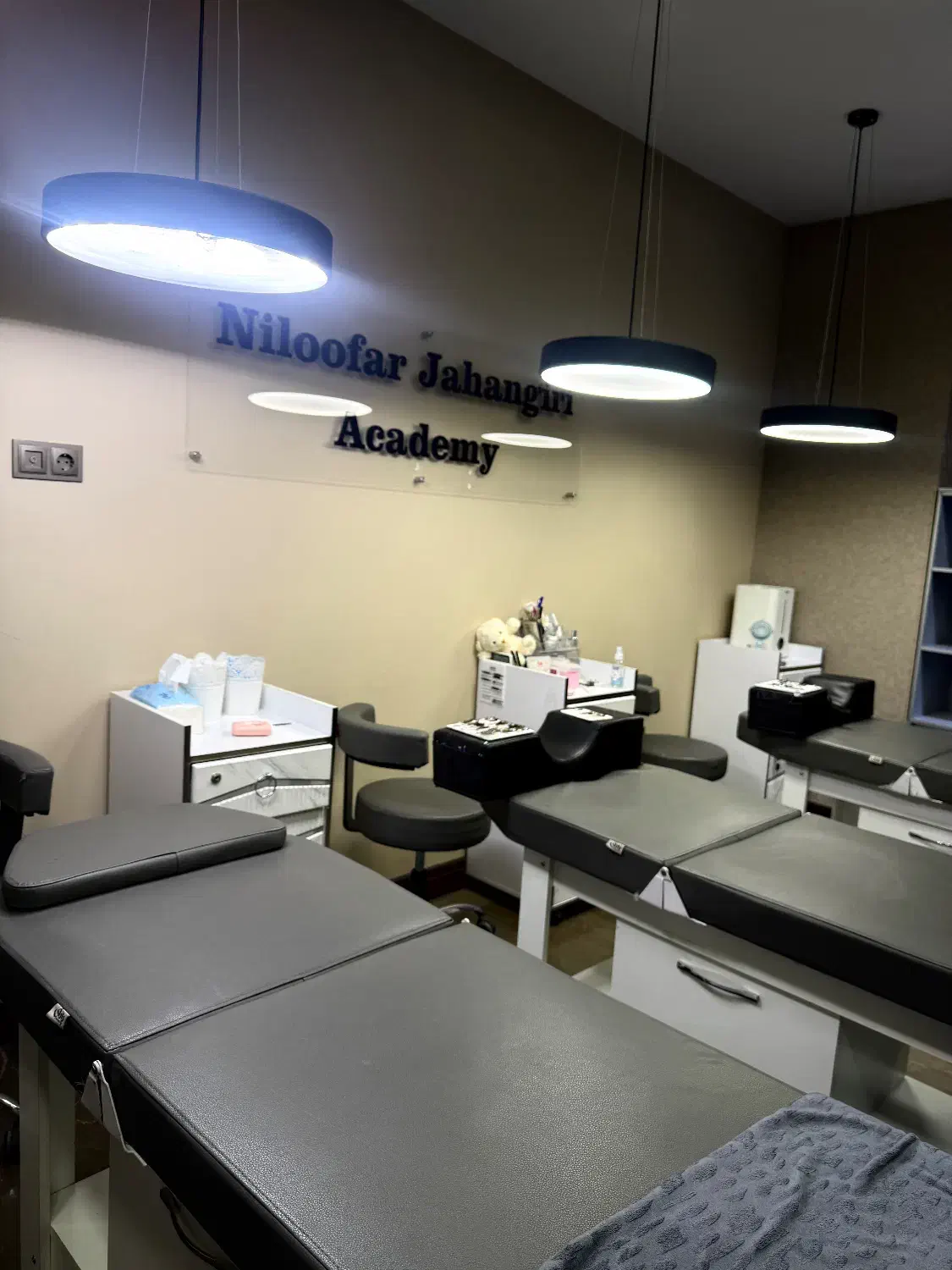 آموزش و کارورزی اکستنشن مژه ویژه بلک فرایدی|خدمات آرایشگری و زیبایی|تهران, محمودیه|دیوار