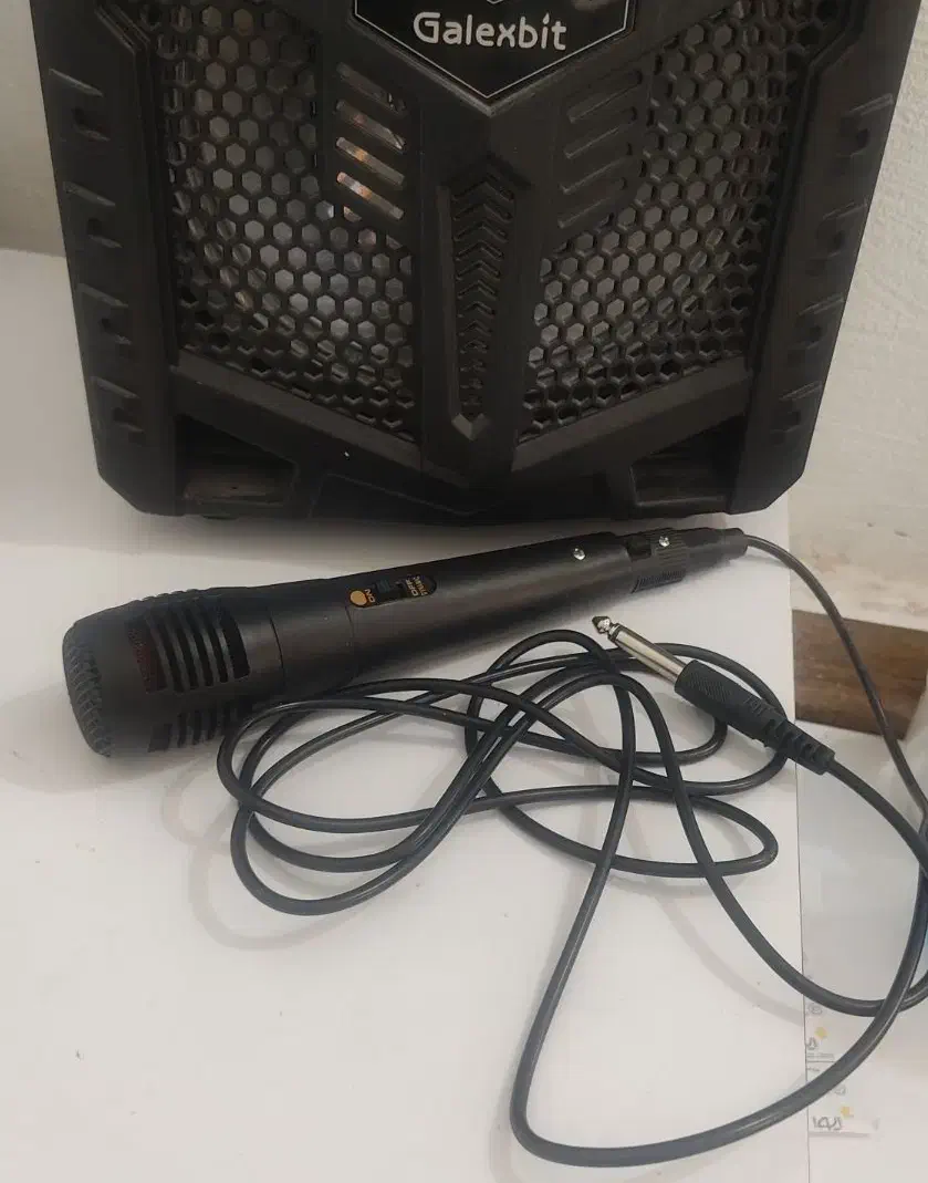 اسپیکر رادیو دار و میکروفون دار|پخش‌کننده همراه|رشت, دروازه لاکان|دیوار