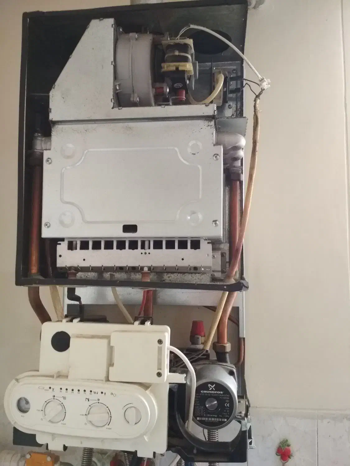 تعمیر سرویس پکیج دیواری و شوفاژ تعمیرکار سرویسکار|خدمات پیشه و مهارت|رشت, معلم|دیوار