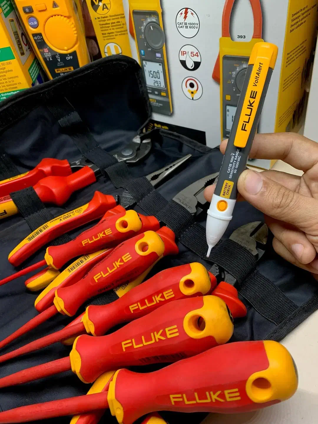 برقکار. ساختمان. صنعتی. نور پردازی. تعمیرات|خدمات پیشه و مهارت|قائمشهر, |دیوار