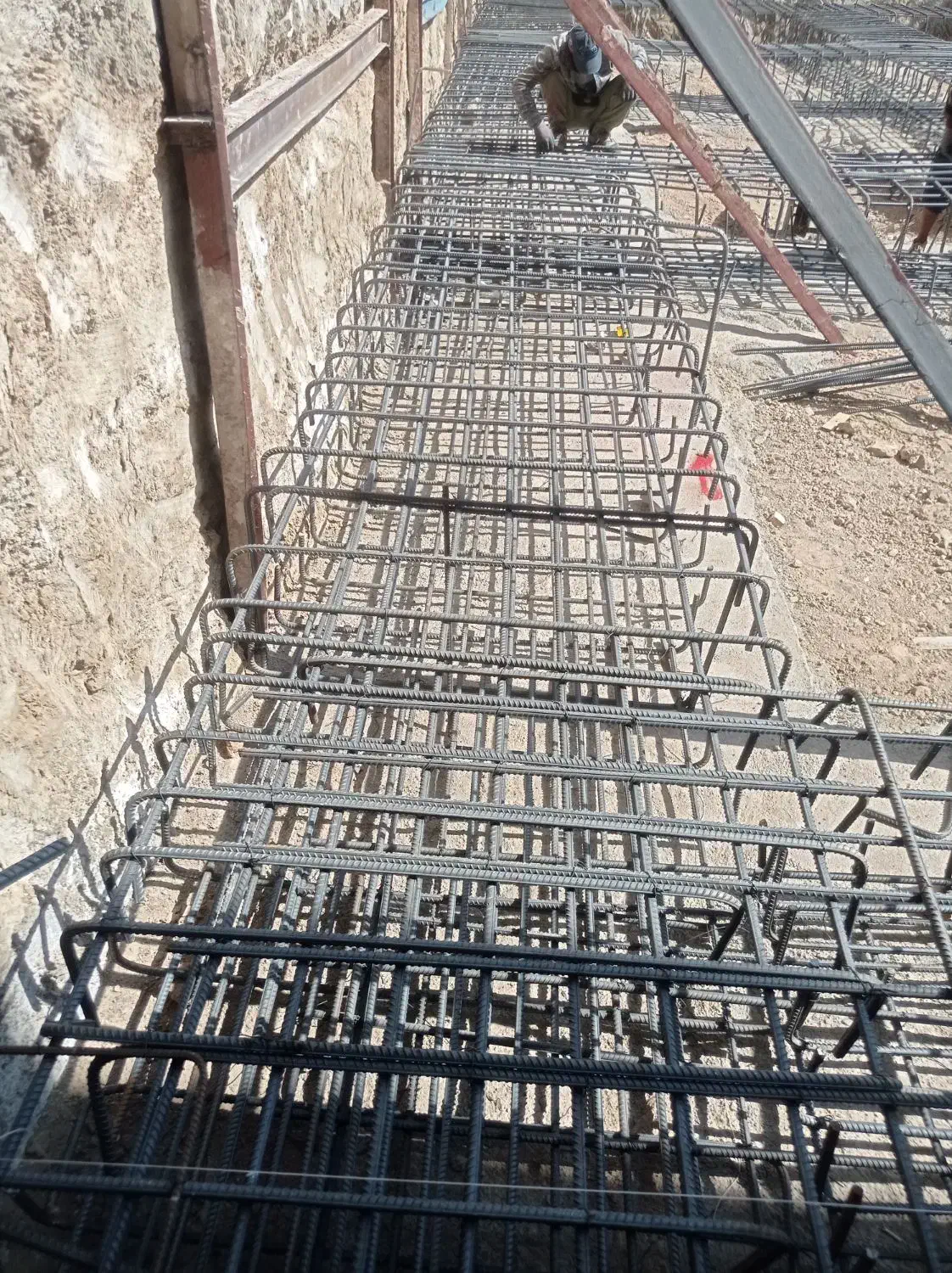 قالب بندی و آرماتوربندی و بتن ریزی|خدمات پیشه و مهارت|خمینی‌شهر, |دیوار