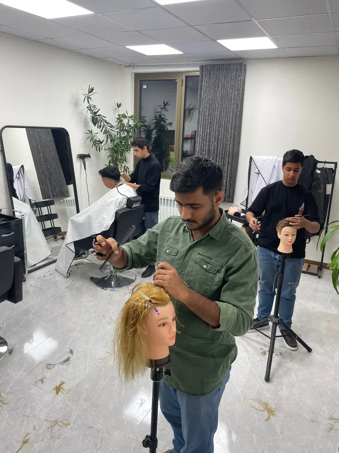 آموزش آرایشگری با مدرک فنی و حرفه ای|خدمات آموزشی|کرمان, |دیوار