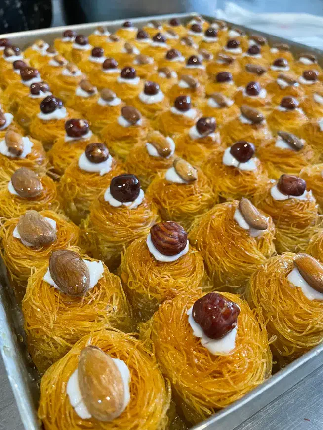 نیازمند کارگر در کارخانه باقلوا|استخدام خدمات فروشگاه و رستوران|تبریز, |دیوار