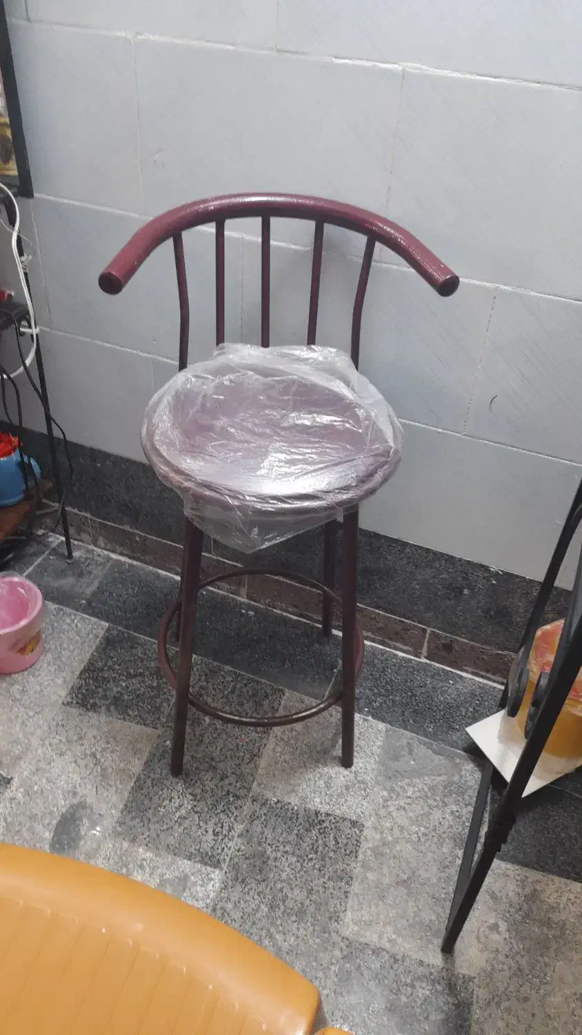 صندلی کنار اوپن آشپزخانه رنگ عناوین پلاستیک روهست|میز و صندلی غذاخوری|بروجرد, |دیوار