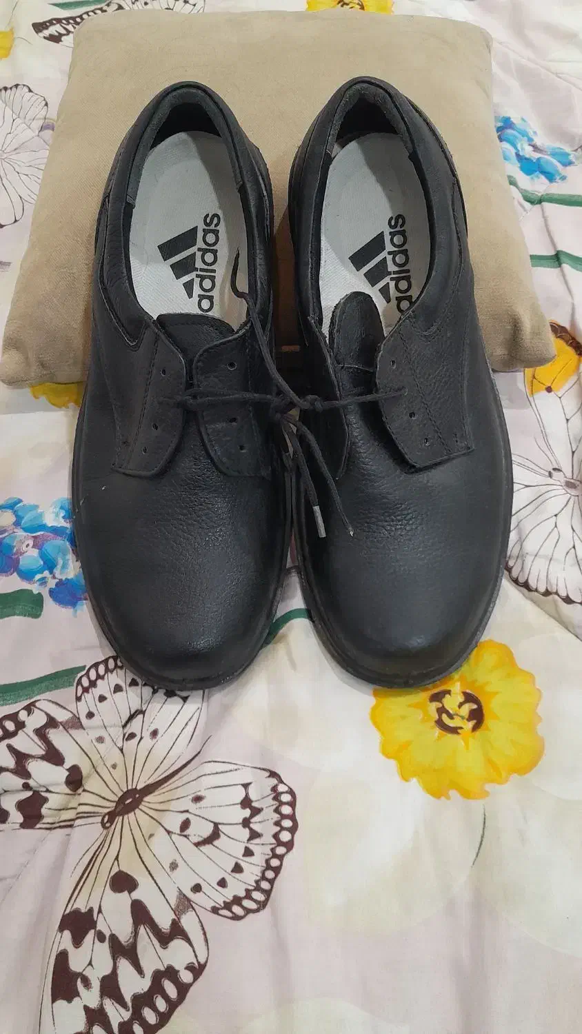 کفش.ایمنی|کیف، کفش، کمربند|کرج, ساسانی (قلمستان)|دیوار