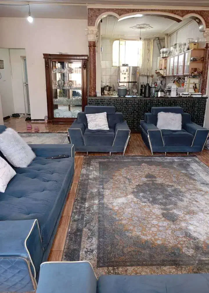 منزل مسکونی گلدیس خیابان ابوذر نیم فرعی ۸شرقی|فروش خانه و ویلا|شاهینشهر, شهرک گلدیس|دیوار