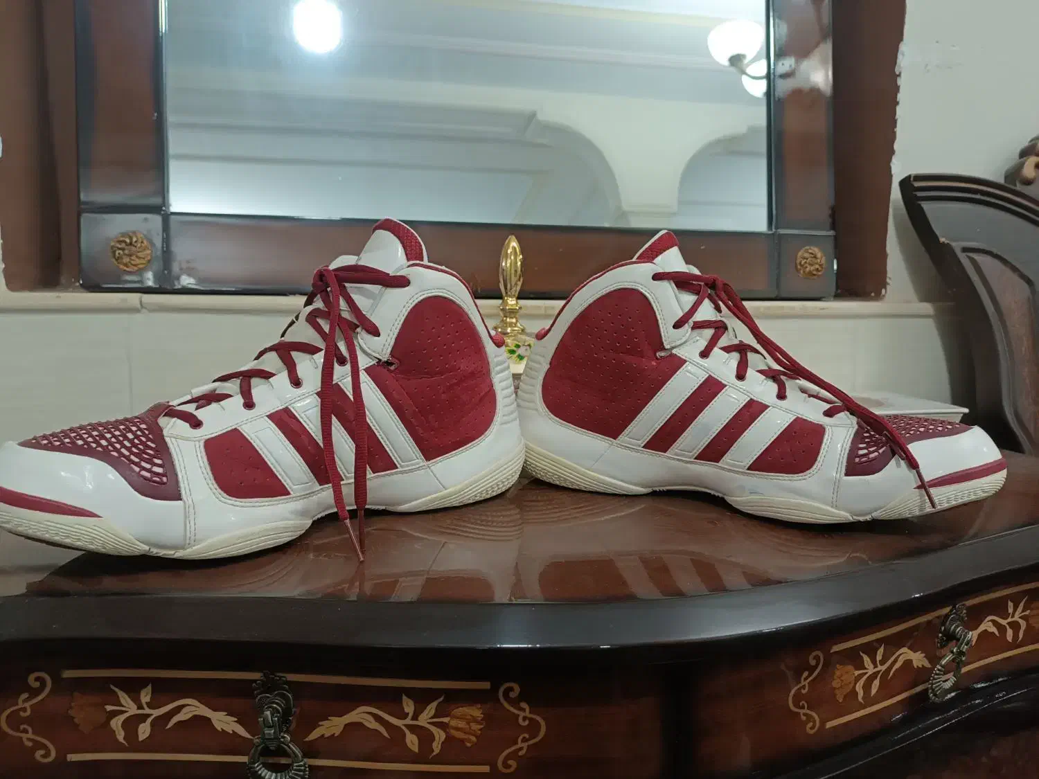 کتونی آدیداس ۵۱|کیف، کفش، کمربند|شمشک, |دیوار