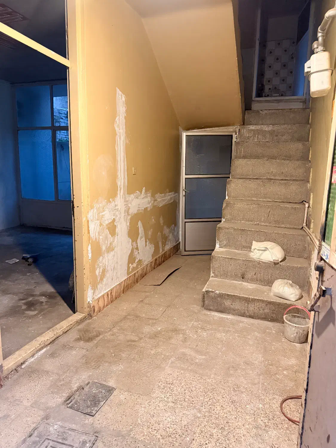 ساختمان ۳ طبقه مستقل دربست