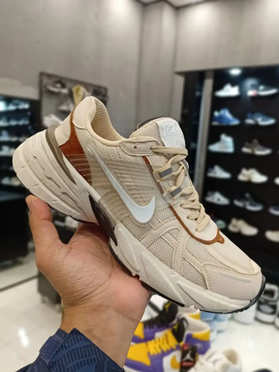 نایک V2k موکا پرطرفدار|کیف، کفش، کمربند|فریدونکنار, |دیوار