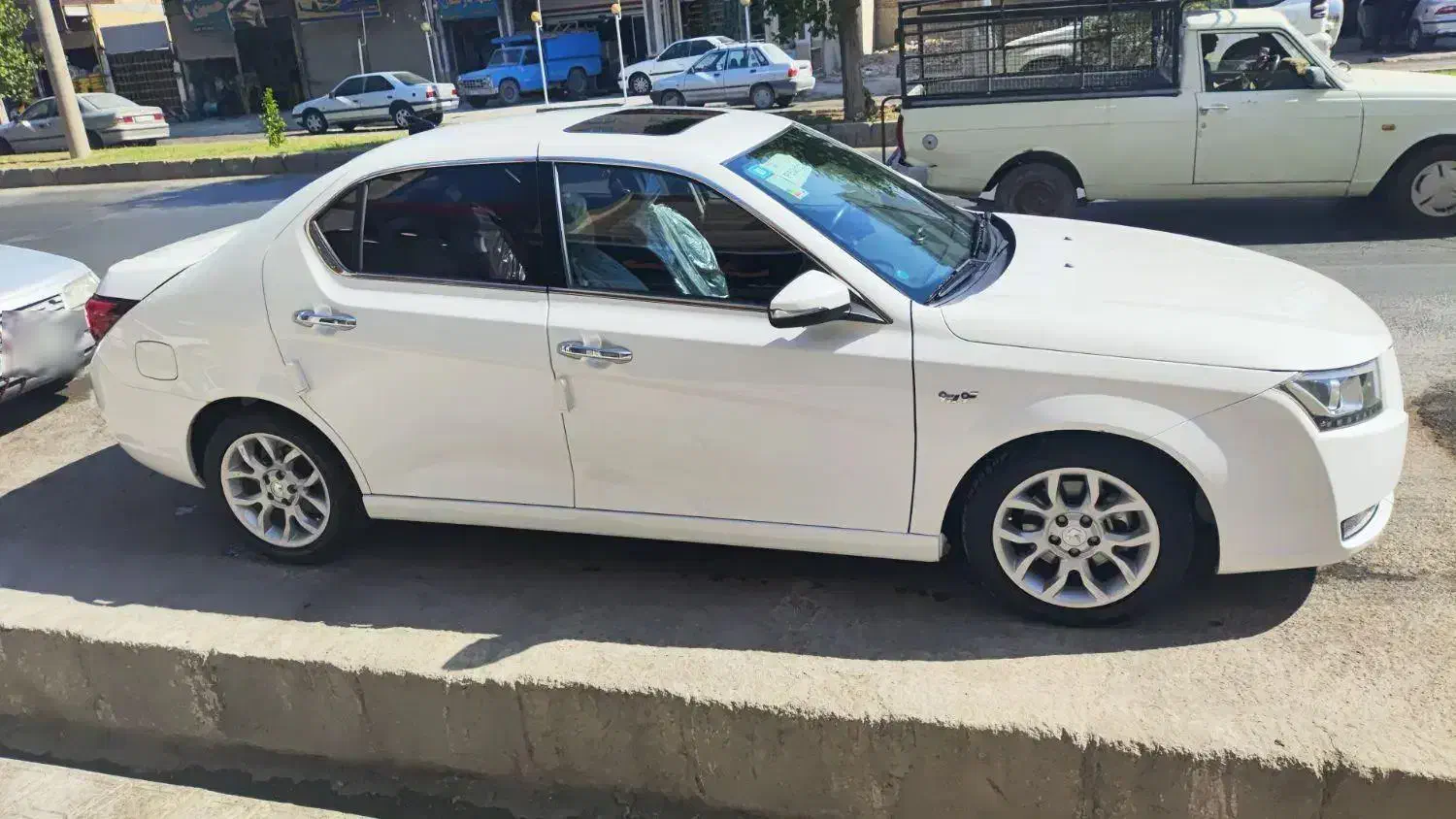 دنا پلاس 6 دنده توربو سفید 1402 esp دار کارکرد 27|خودرو سواری و وانت|کازرون, |دیوار