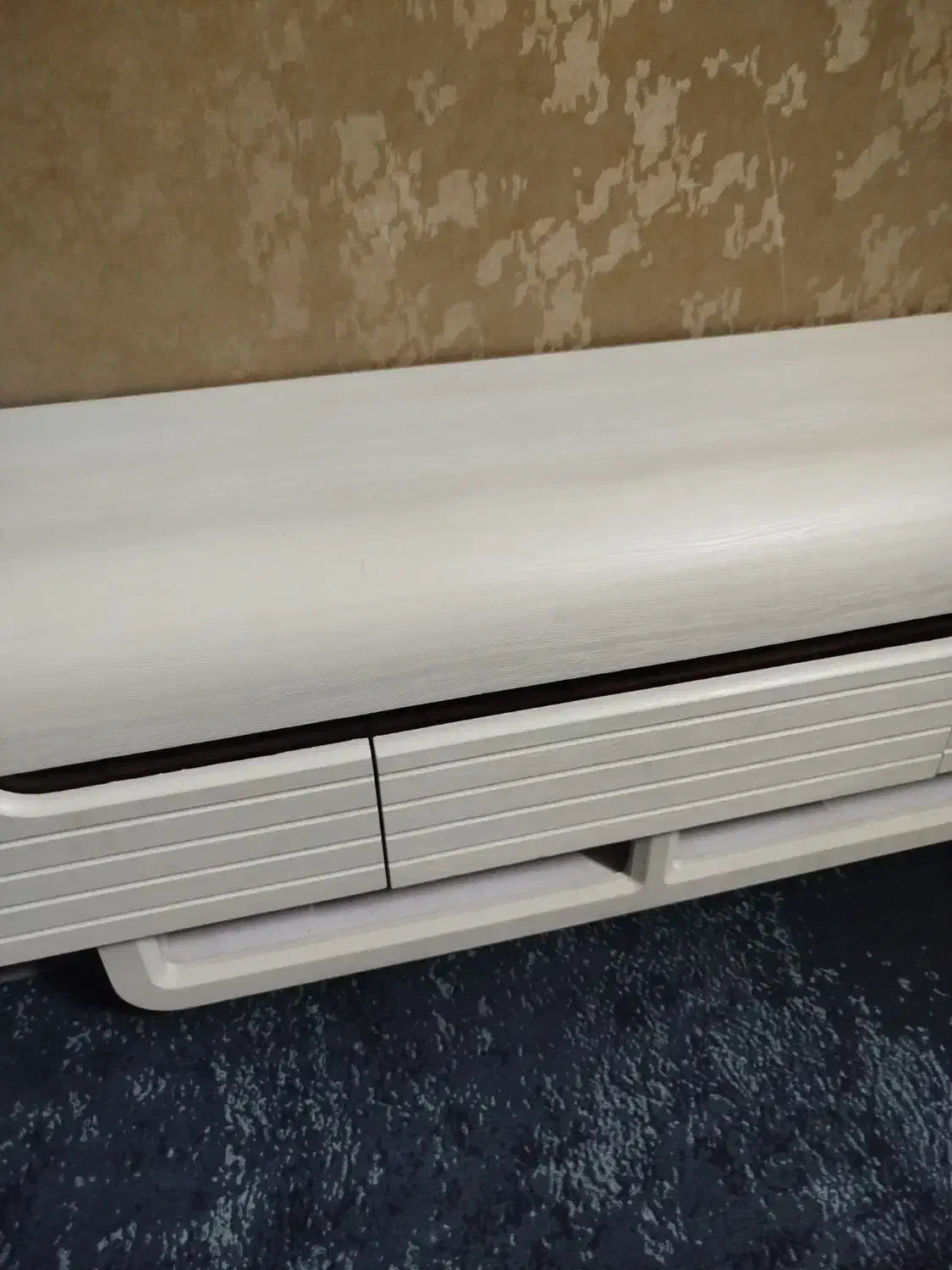 میز تلویزیون قهوه ساز|میز تلویزیون|تهران, آبشار تهران (دریاچه)|دیوار