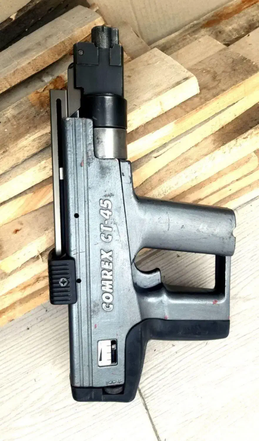 تفنگ میخکوب، تراز لیزری، فارسی بر|ابزارآلات|اندیشه, اندیشه فاز ۱|دیوار