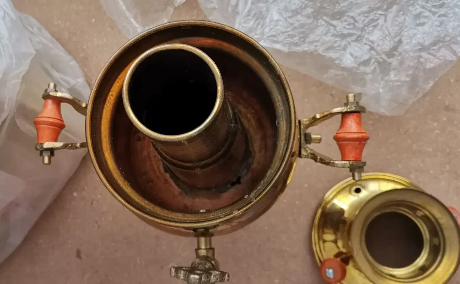 سماور دکوری برنجی|سماور، چایساز، قهوهساز|سبزوار, قصبه شرقی|دیوار