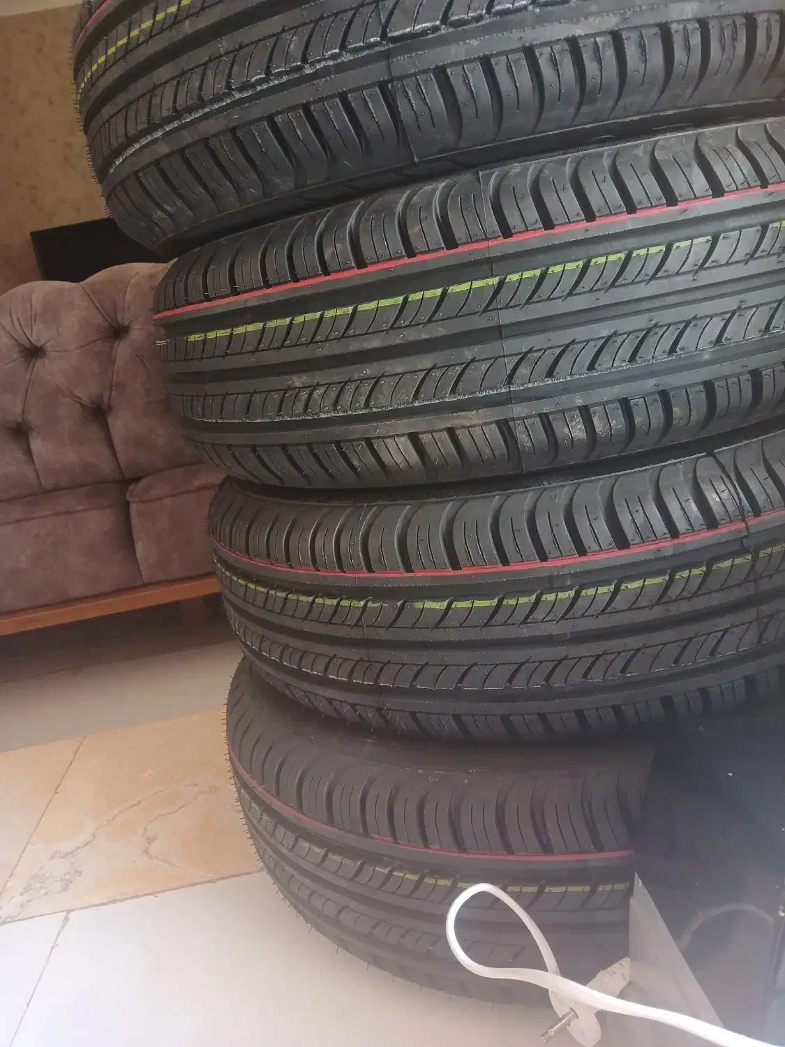 لاستیک بارز|قطعات یدکی و لوازم جانبی|بندرلنگه, |دیوار