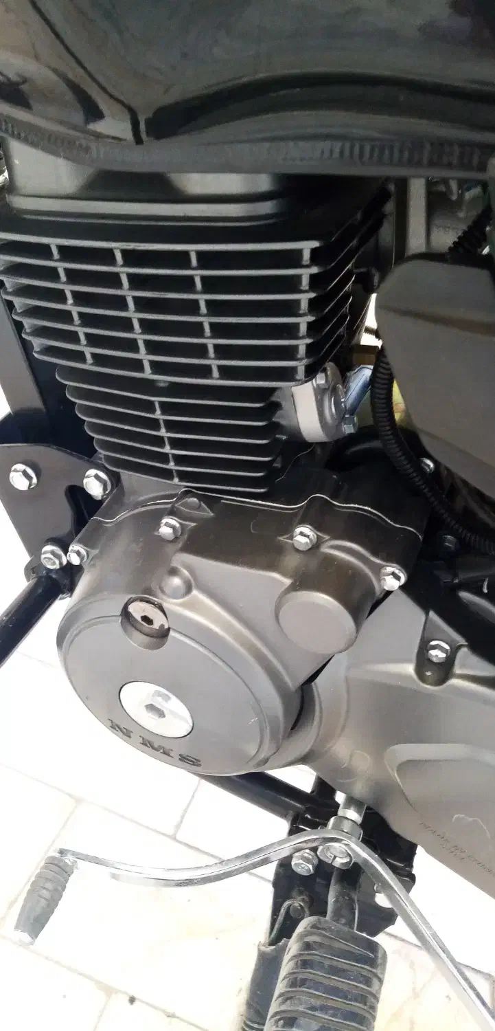 باکسر200|موتورسیکلت|قم, قلعه یزدیها|دیوار