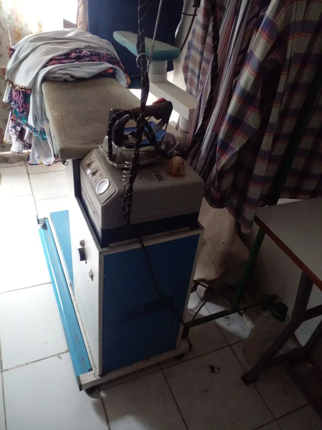 فروش کلیه لوازم کارگاه خیاطی|چرخ خیاطی و ریسندگی|مرند, |دیوار