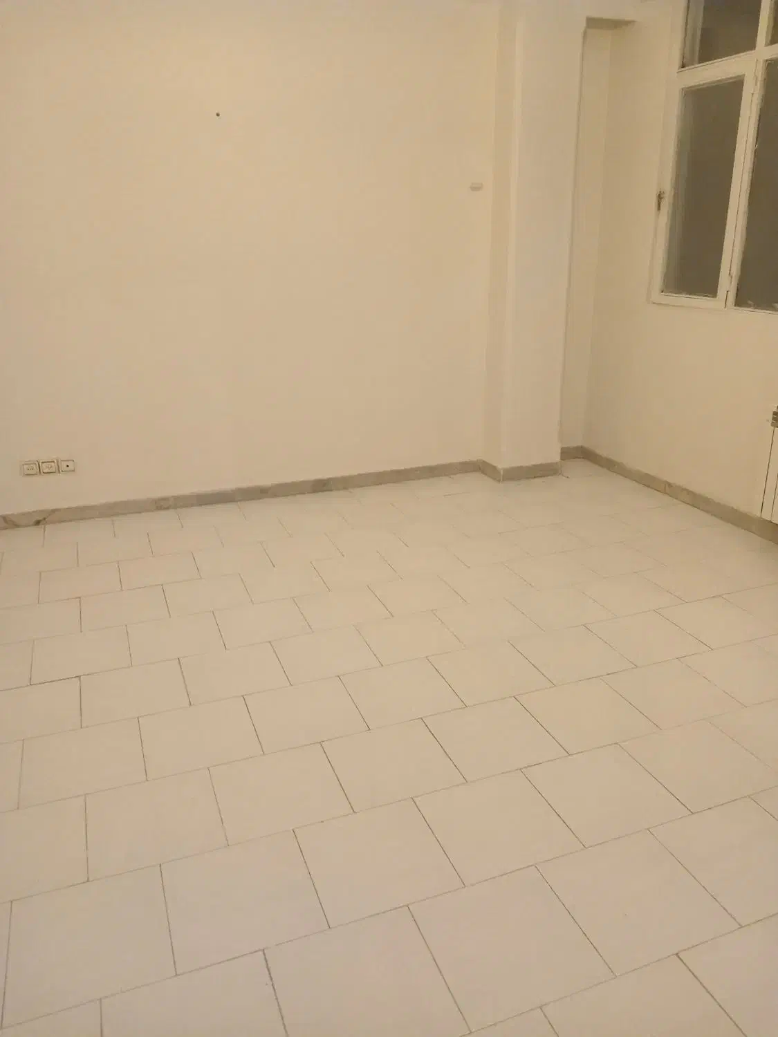 دبستان ۷۵متری ۲خوابه ۵طبقه ۴واحدی طبقه ۲