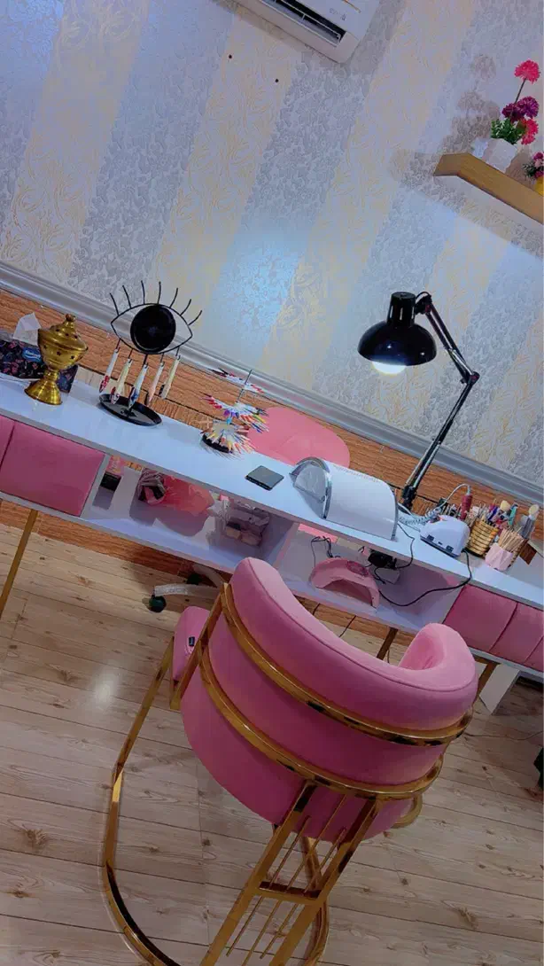 میز ناخن دو نفره به همراه دو صندلی|آرایشگاه و سالنهای زیبایی|اهواز, کارون|دیوار