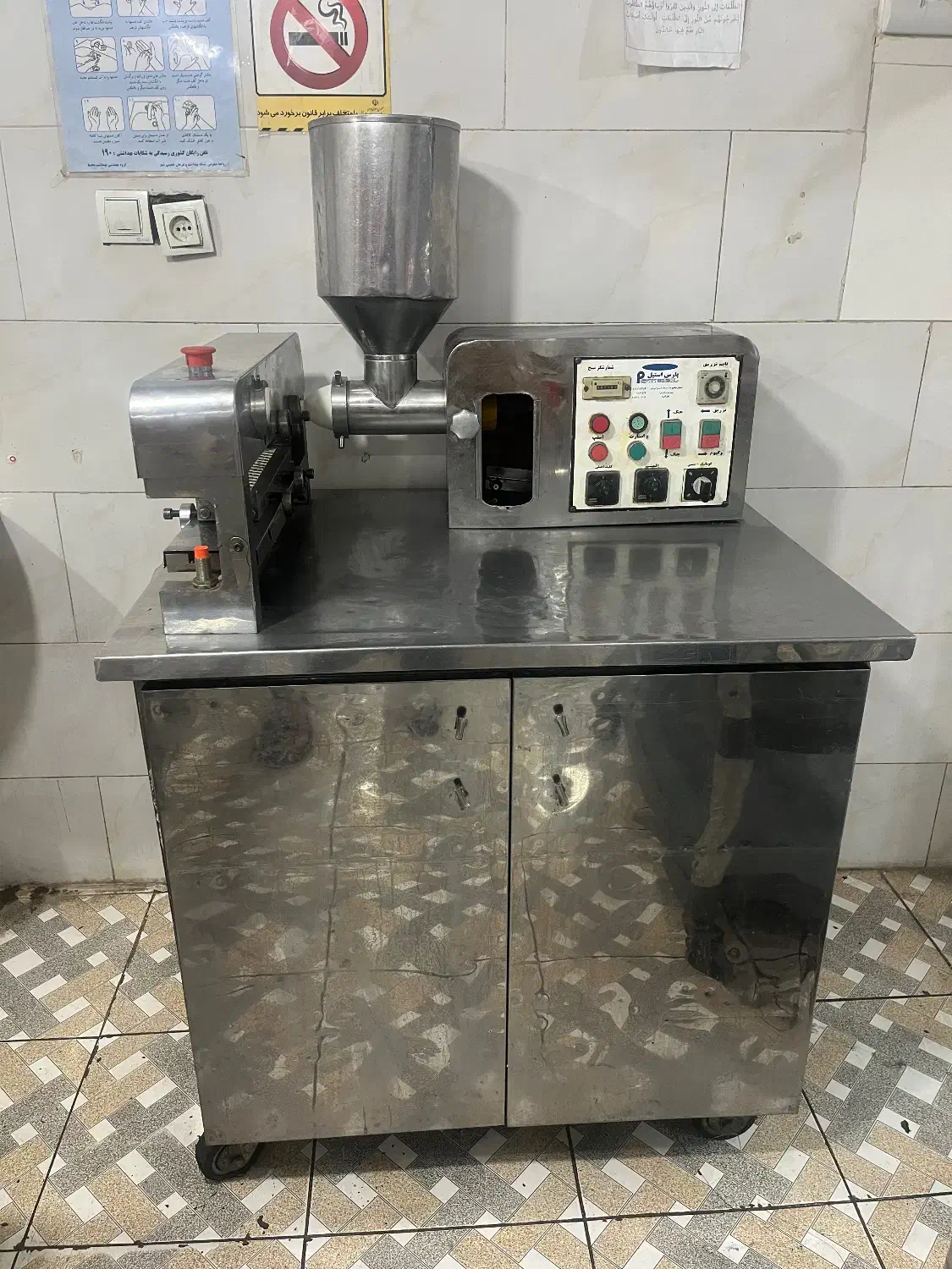 کباب گیر هیدرولیک|کافی‌شاپ و رستوران|خمینی‌شهر, |دیوار