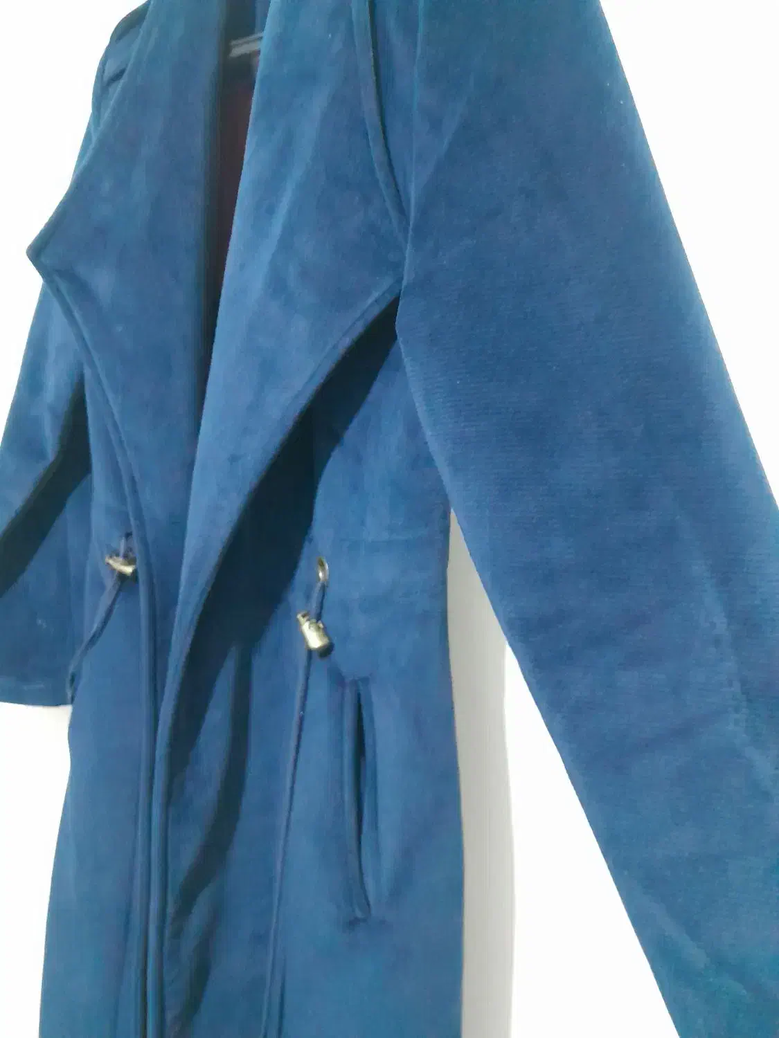 پالتو|لباس|کنگاور, |دیوار