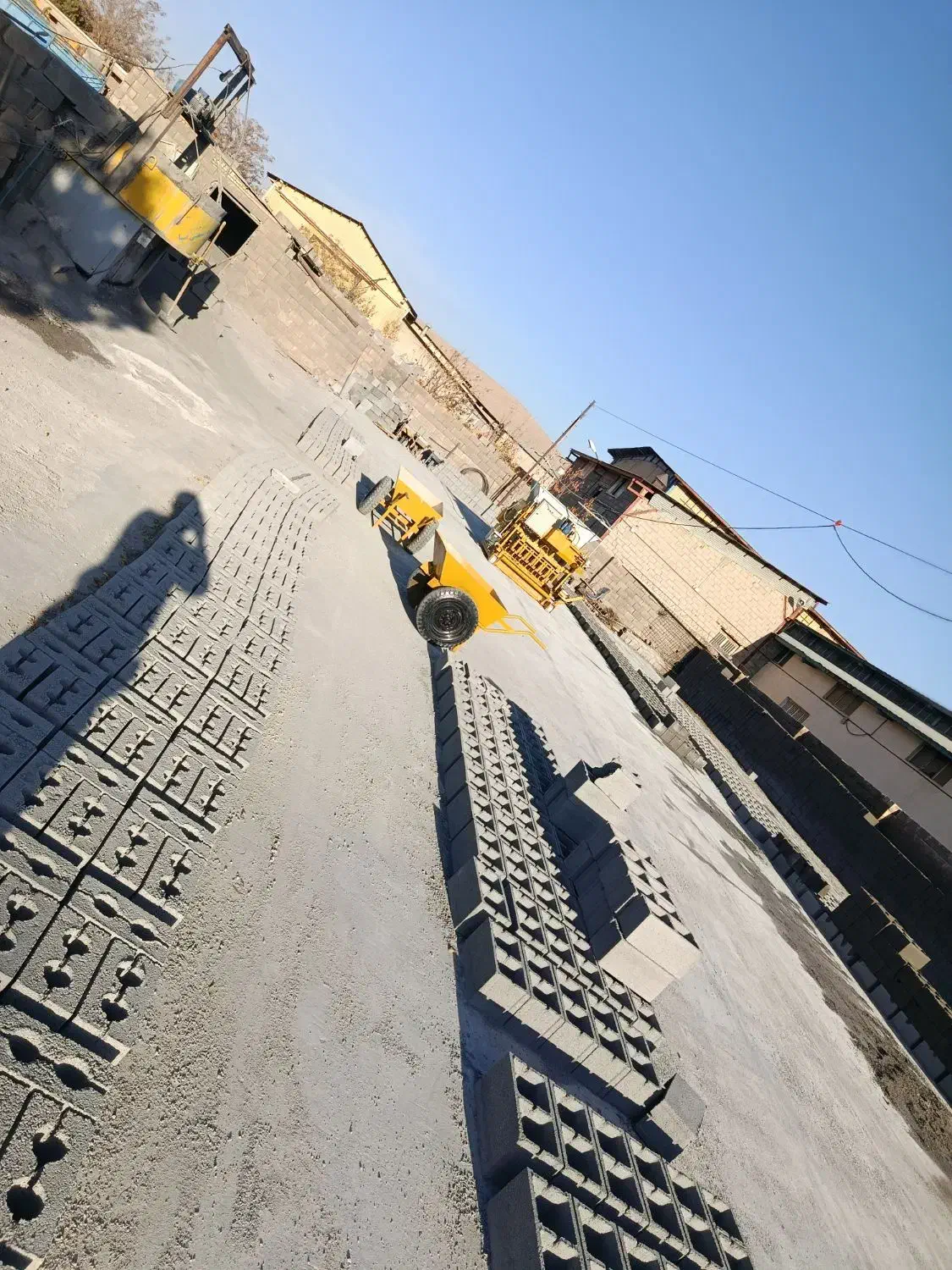 کارگر بلوک زن|استخدام معماری، عمران و ساختمانی|بروجن, |دیوار