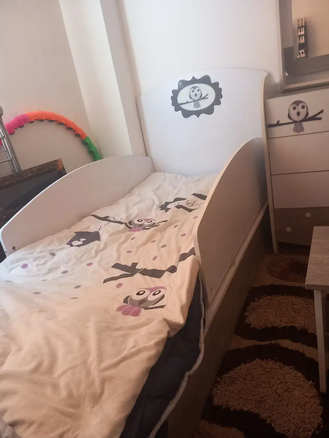 تخت خواب بدون تشک و میز توالت نوجوان و جوان|تخت و سرویس خواب|اصفهان, بهارستان|دیوار