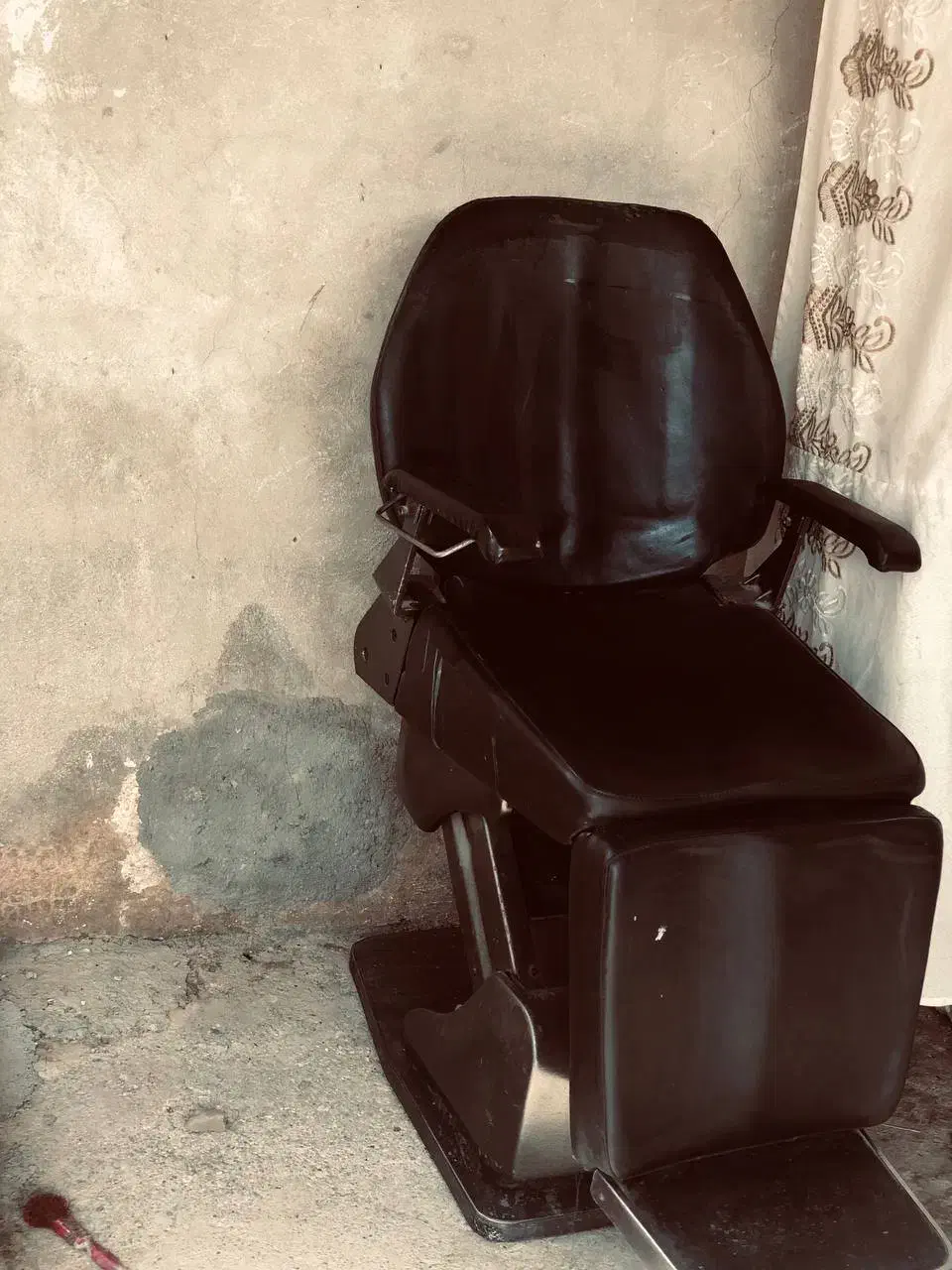 صندلی برقی آریشگری خیلی تمیز زیر قیمت بازار|آرایشگاه و سالنهای زیبایی|قره ضیاالدین, |دیوار