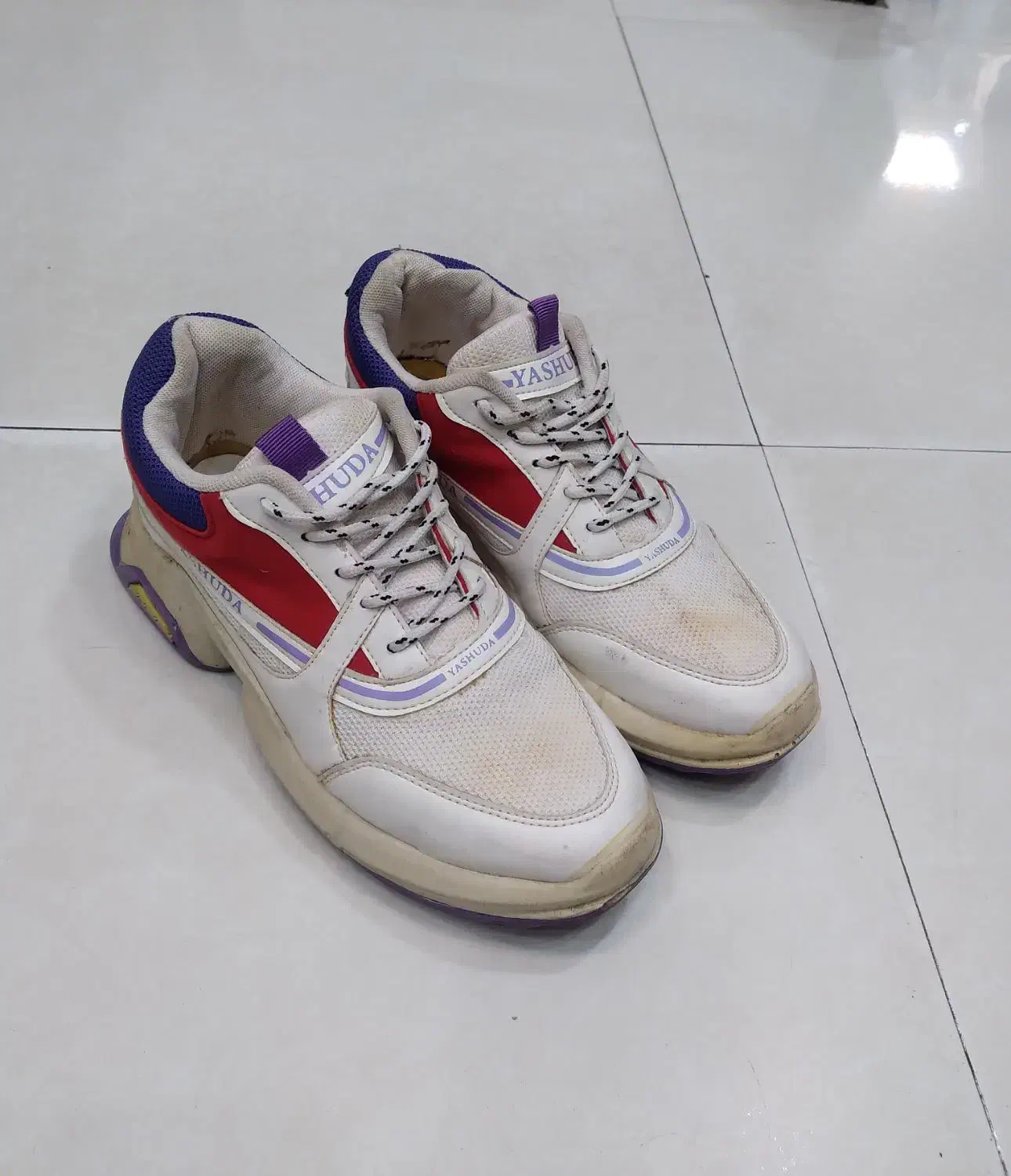 کتانی زنانه|کیف، کفش، کمربند|رشت, فلسطین|دیوار