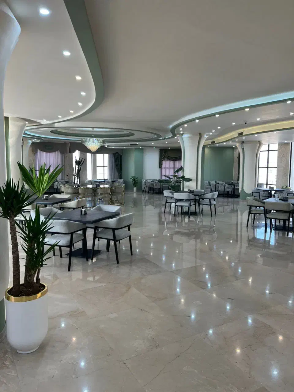 نیروی ساده اشپزخانه و صندوق دار|استخدام خدمات فروشگاه و رستوران|پاکدشت, پاکدشت (مامازند)|دیوار