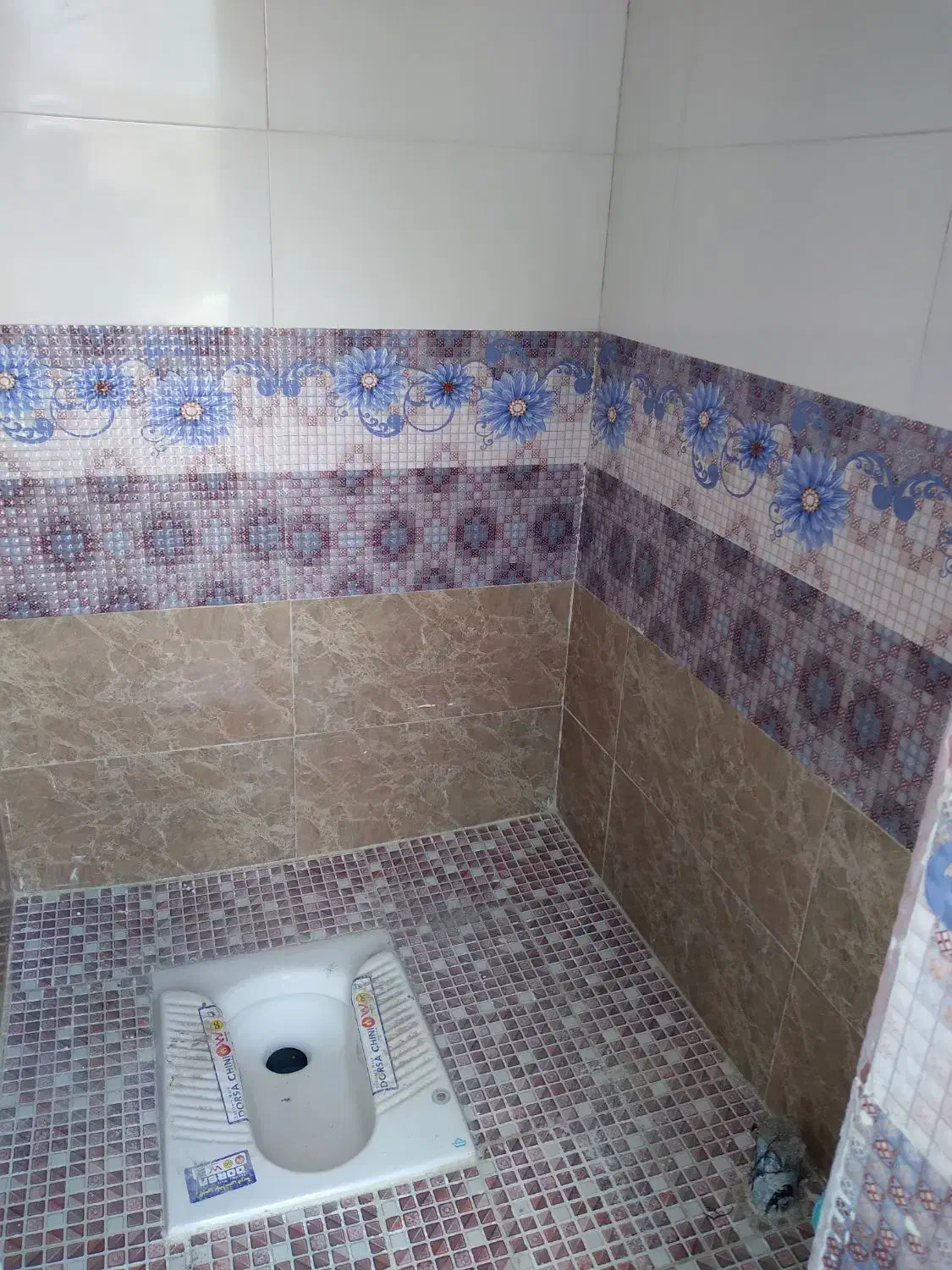 کاشی‌سرامیک‌موزائیک نمای‌ساختمان|خدمات پیشه و مهارت|میانه, |دیوار