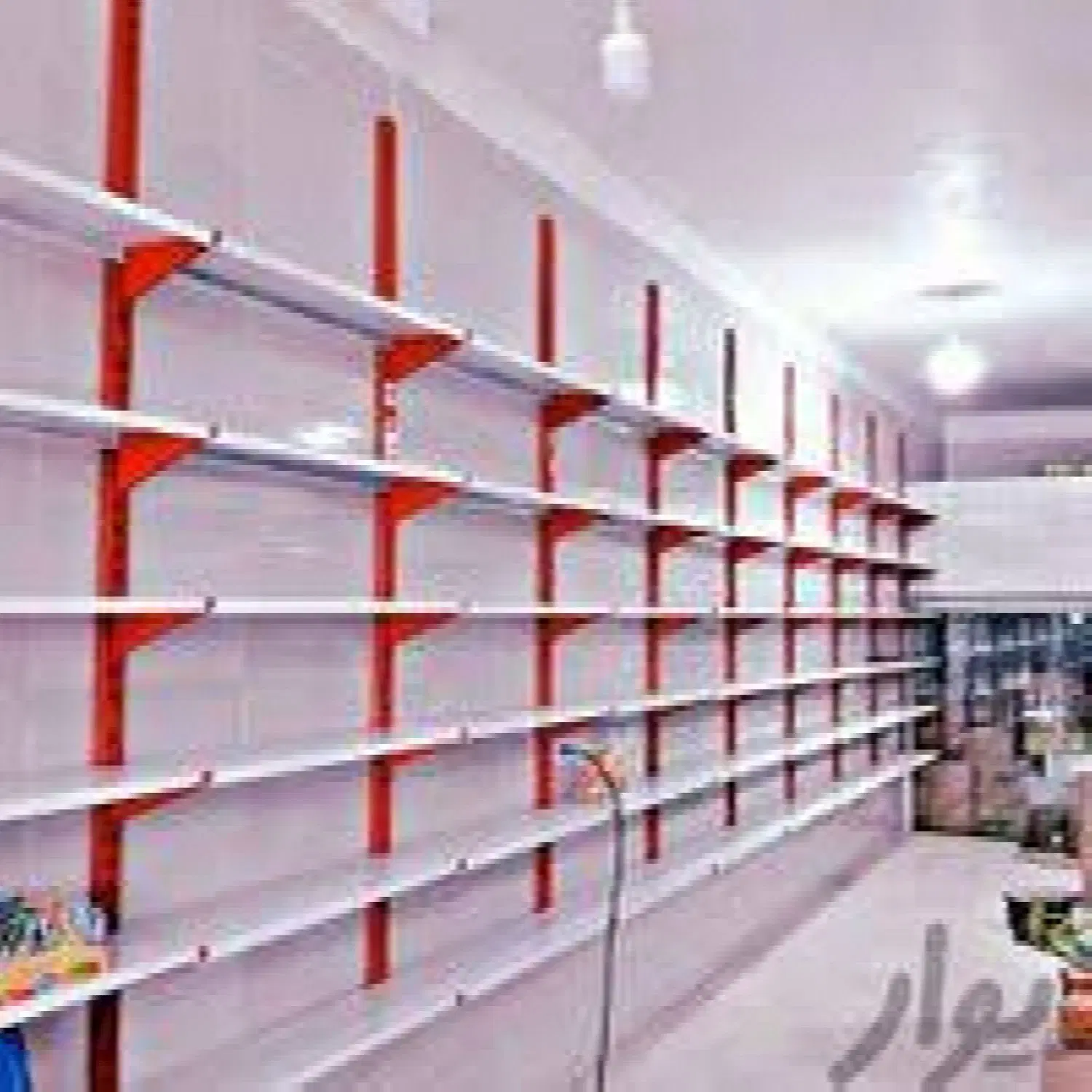 قفسه طبقه بندی دیواری سفید قرمز سوپری هایپرمغازه|کتابخانه، شلف، قفسههای دیواری|شیراز, پانصد دستگاه ارتش|دیوار