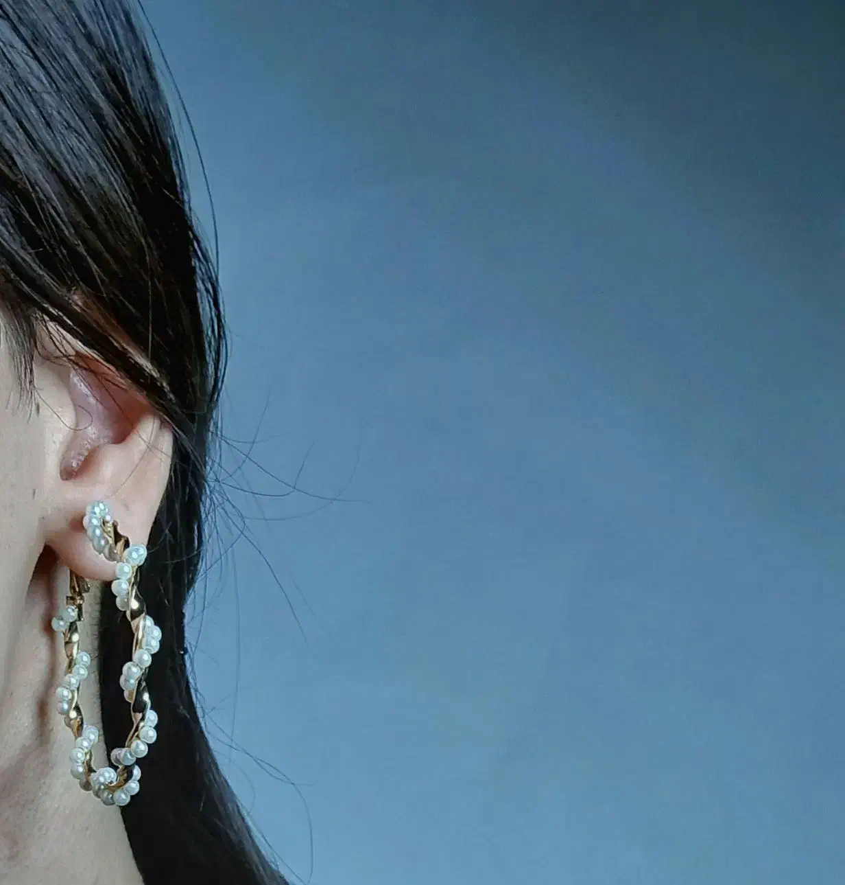 گوشواره نگینی|بدلیجات|رشت, دروازه لاکان|دیوار