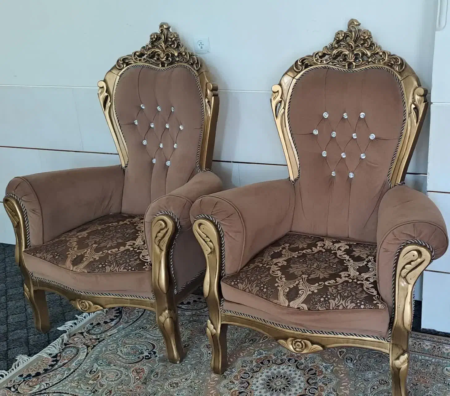 مبل سلطنتی ۹نفره بشرط سالم ۱۴ملیون|مبلمان خانگی و میز عسلی|لنجان, |دیوار