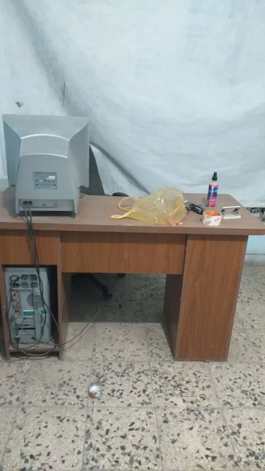 کامپیوتر همراه با میز و صندلی قیمت توافقی|میز تحریر و کامپیوتر|اسدآباد, |دیوار
