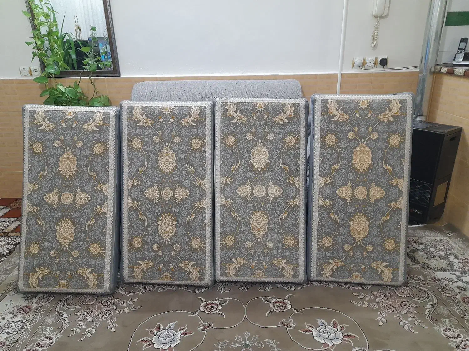 پشتی|پشتی|گلستان (تهران), |دیوار