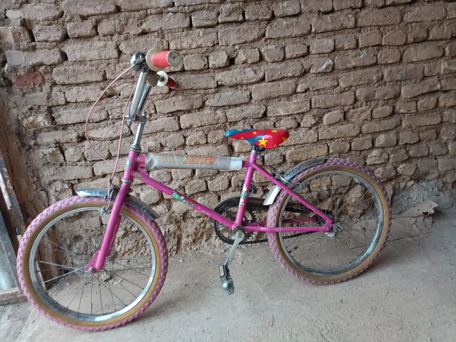 دوچرخه|دوچرخه، اسکیت، اسکوتر|نیمبلوک, |دیوار