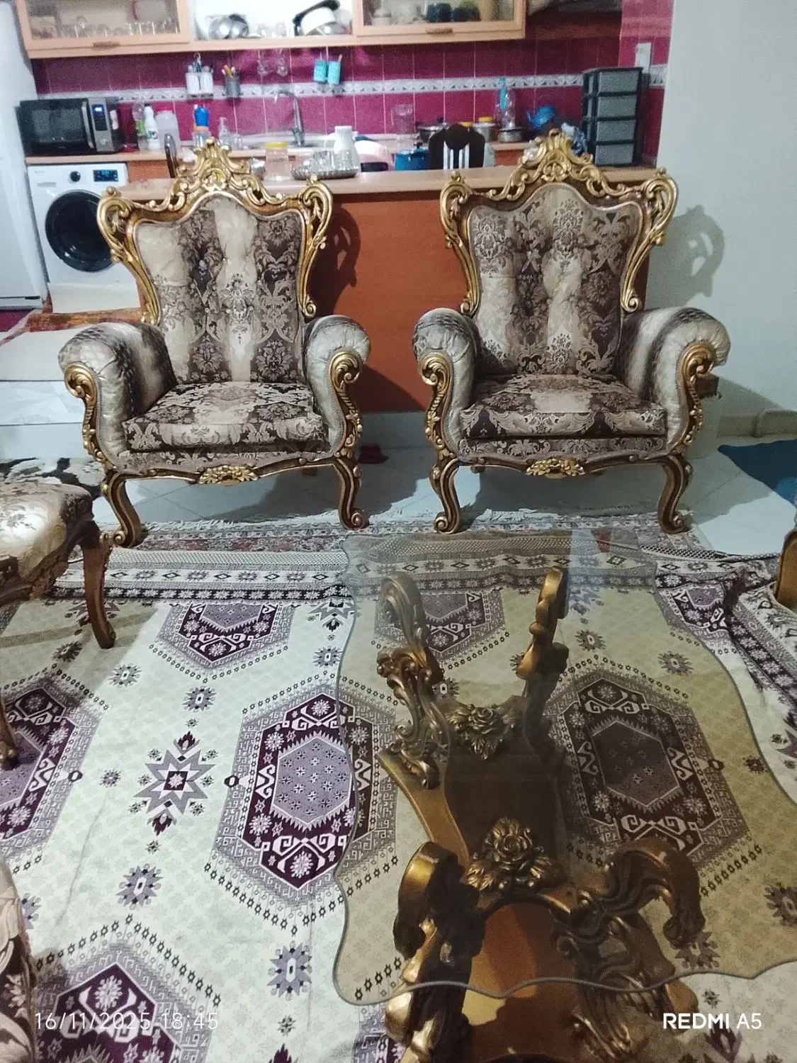 مبلمان استیل سلطنتی و آینه کنسول|مبلمان خانگی و میز عسلی|چهارباغ, |دیوار