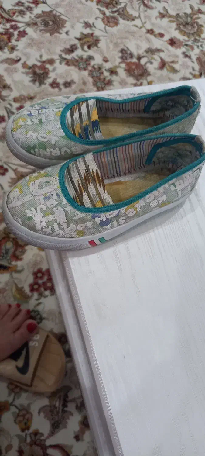 کفش دخترانه|کفش و لباس بچه|ری, سرتخت|دیوار